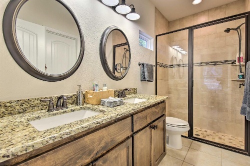 Pet-Friendly Home: 8 Mi to Canyon Lake Marina image 13