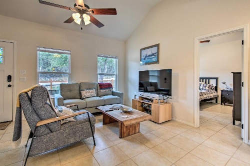 Pet-Friendly Home: 8 Mi to Canyon Lake Marina image 18