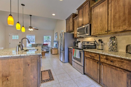 Pet-Friendly Home: 8 Mi to Canyon Lake Marina image 23
